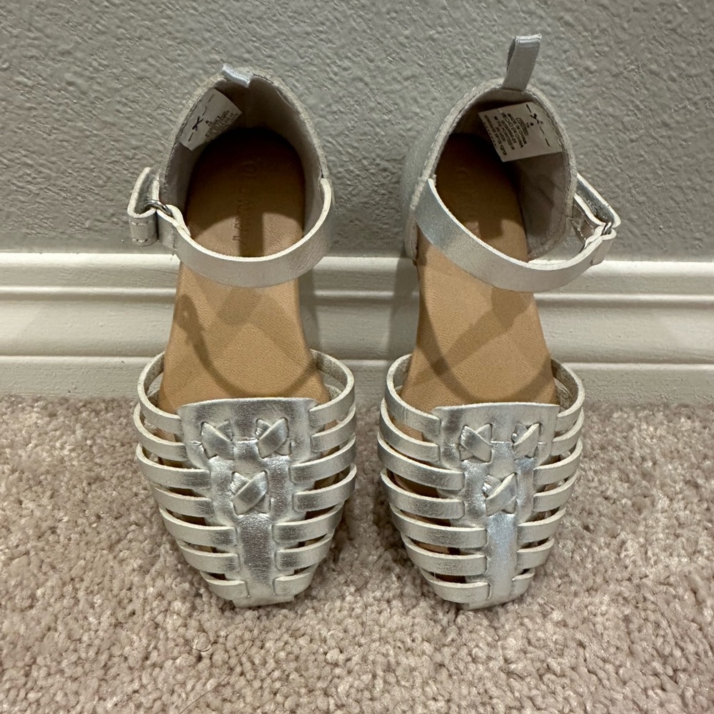 Old navy silver huarache sandals. Toddler girls size 8. Brand new.